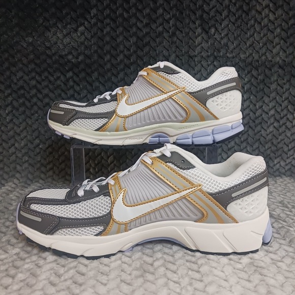 Nike Vomero 5 Men's Platinum Tint Metallic Pewter Gold HJ7247-099 Size 10 - Picture 2 of 15